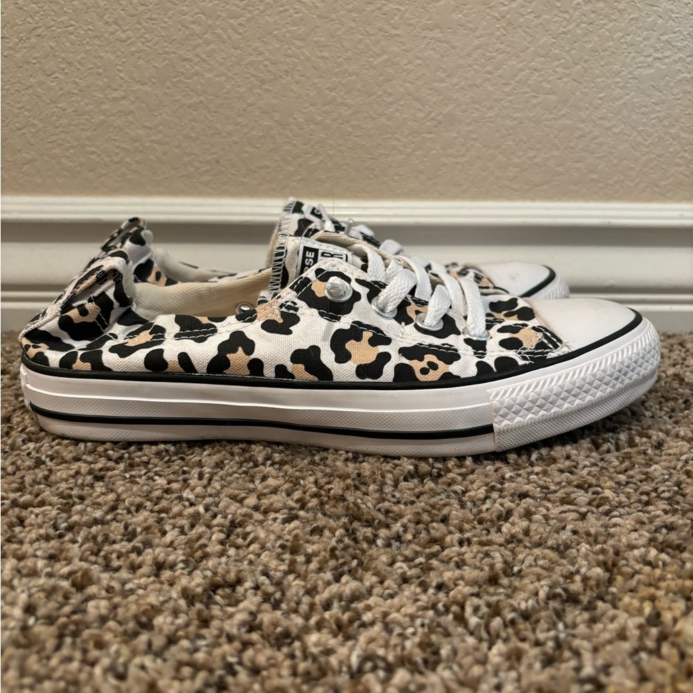 Women’s Sz 8 leopard print Converse All-Stars Shoreline slip on’s